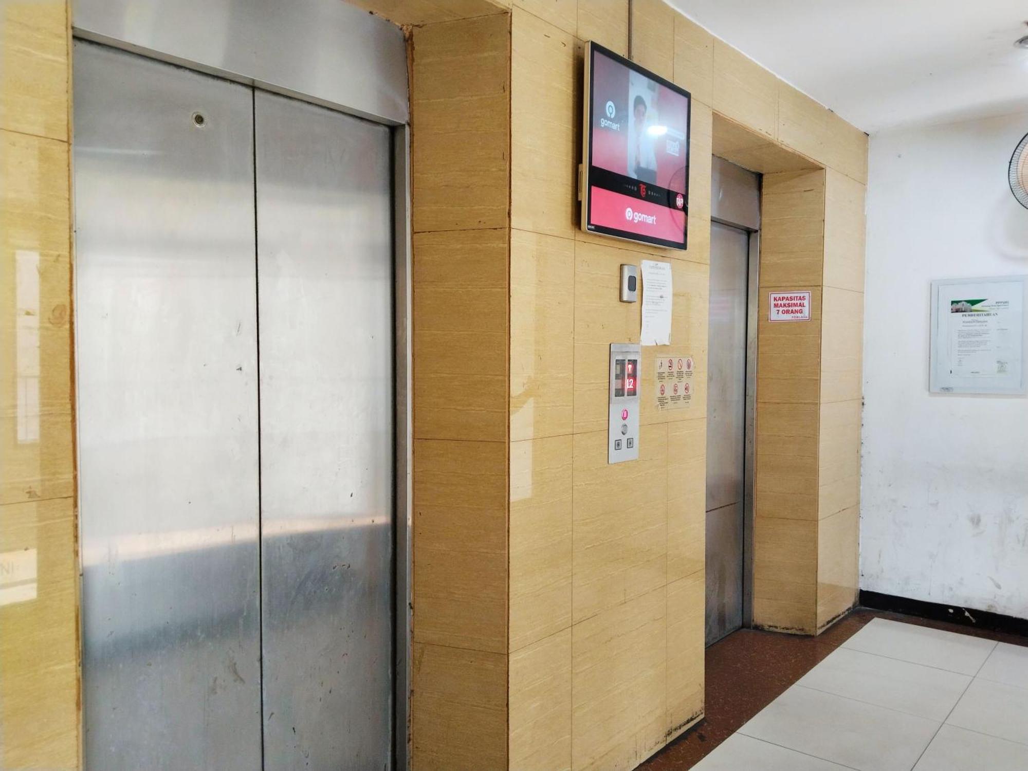 Hotel 88 Kemang View Tower Flamboyant *